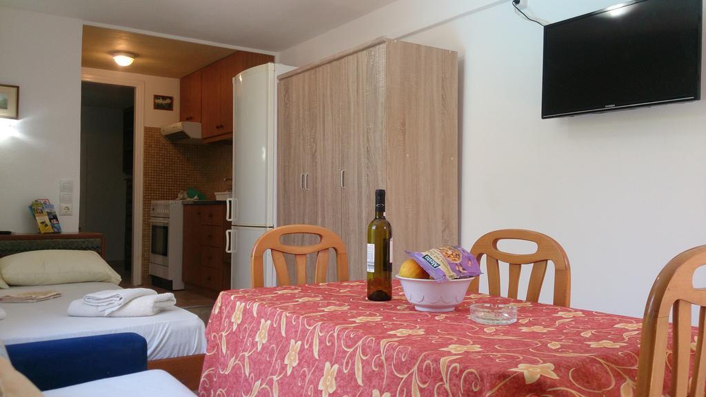 Mikros Paradisos Somatás Buitenkant foto